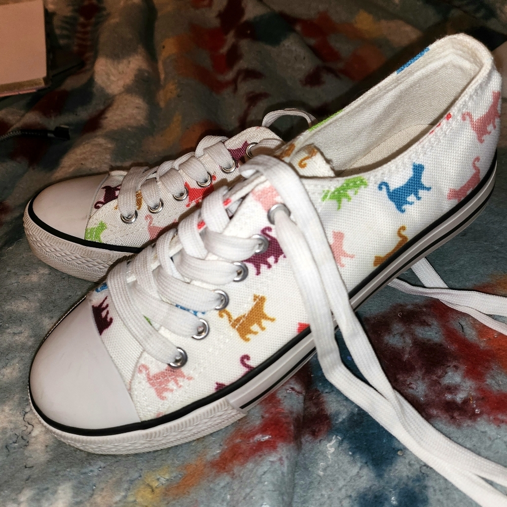 White Canvas Cat Print Sneaker size 7